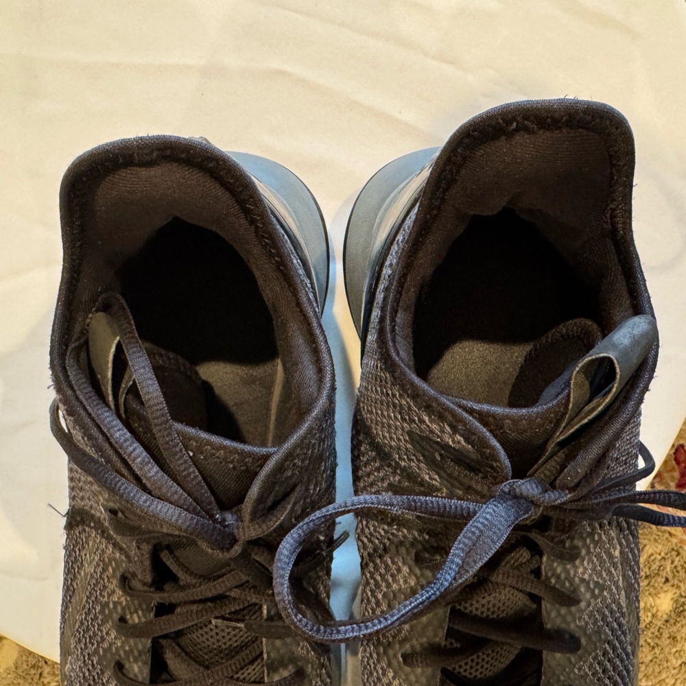 Nike Men’s LeBron Witness 4 Basketball Sneakers - Picture 7 of 7